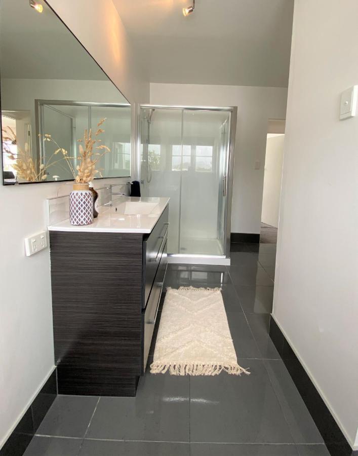Surf N Stay Whangamata Eksteriør bilde