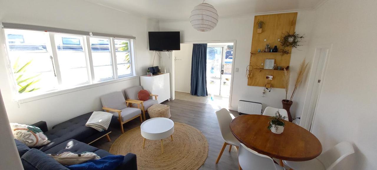Surf N Stay Whangamata Eksteriør bilde