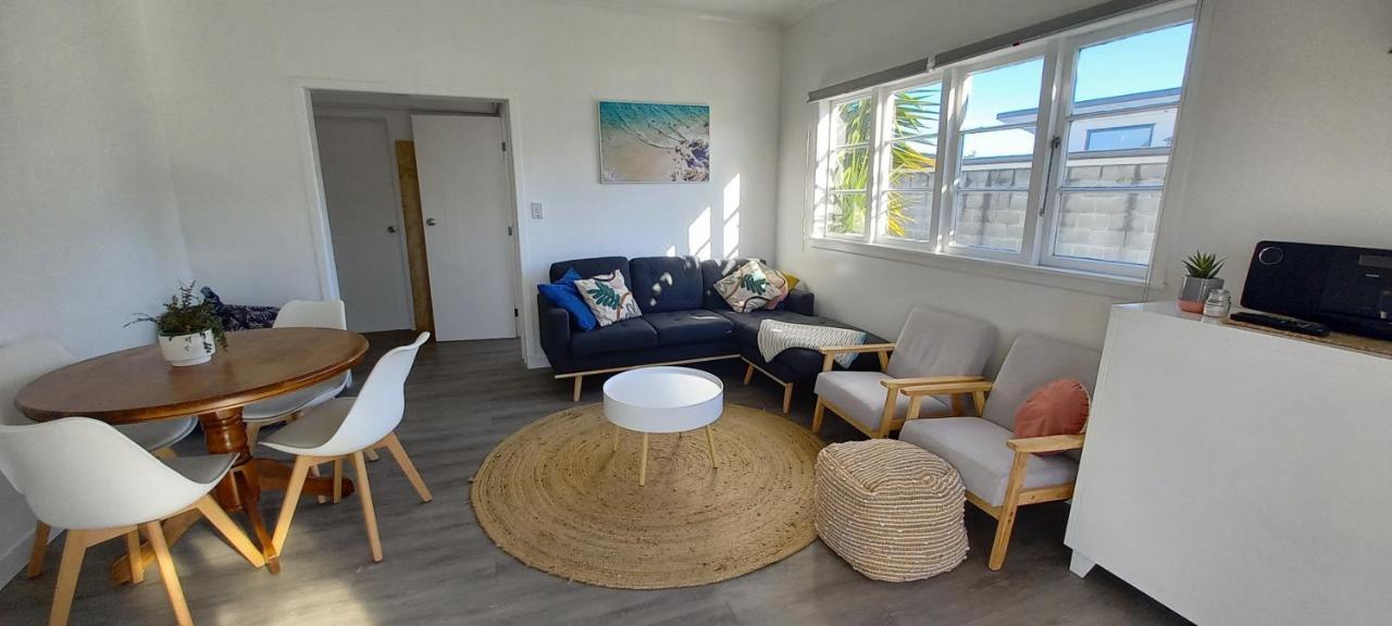 Surf N Stay Whangamata Eksteriør bilde