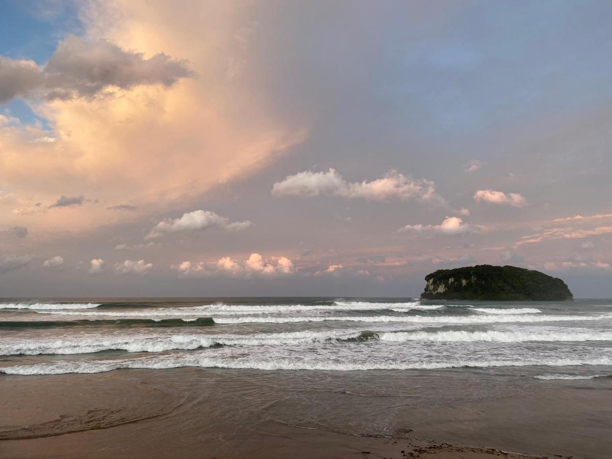 Surf N Stay Whangamata Eksteriør bilde
